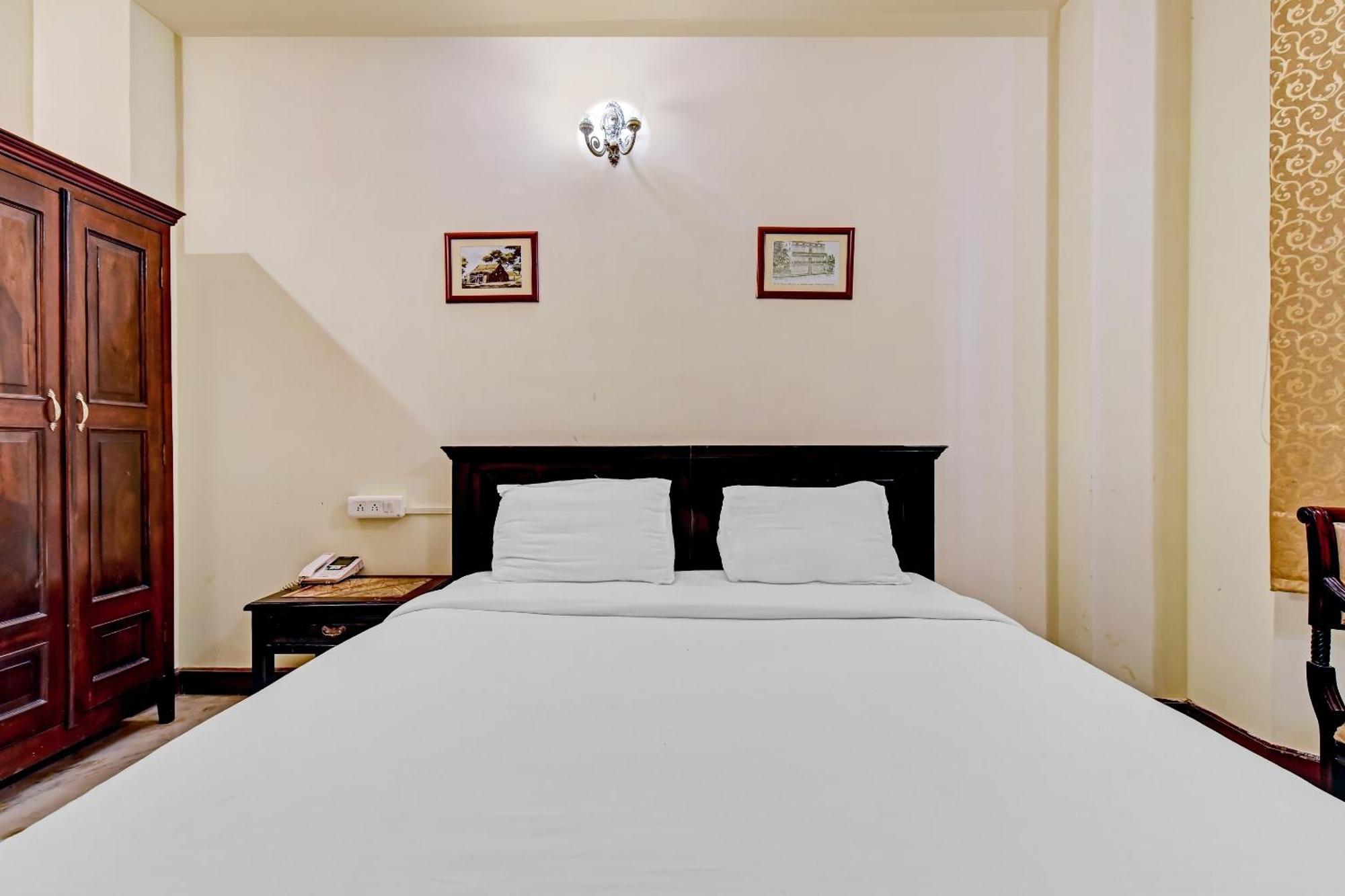 Collection O Hotel Four Boutique Kukas Екстер'єр фото