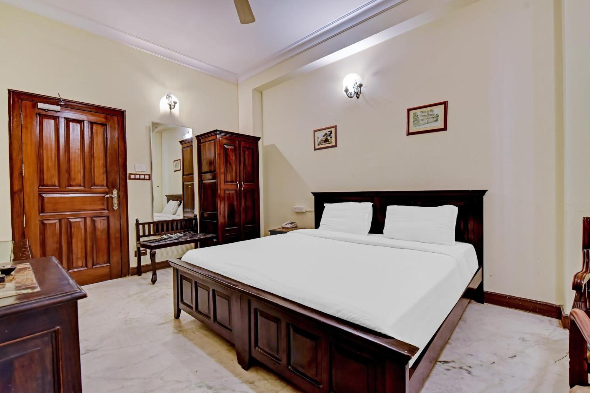 Collection O Hotel Four Boutique Kukas Екстер'єр фото