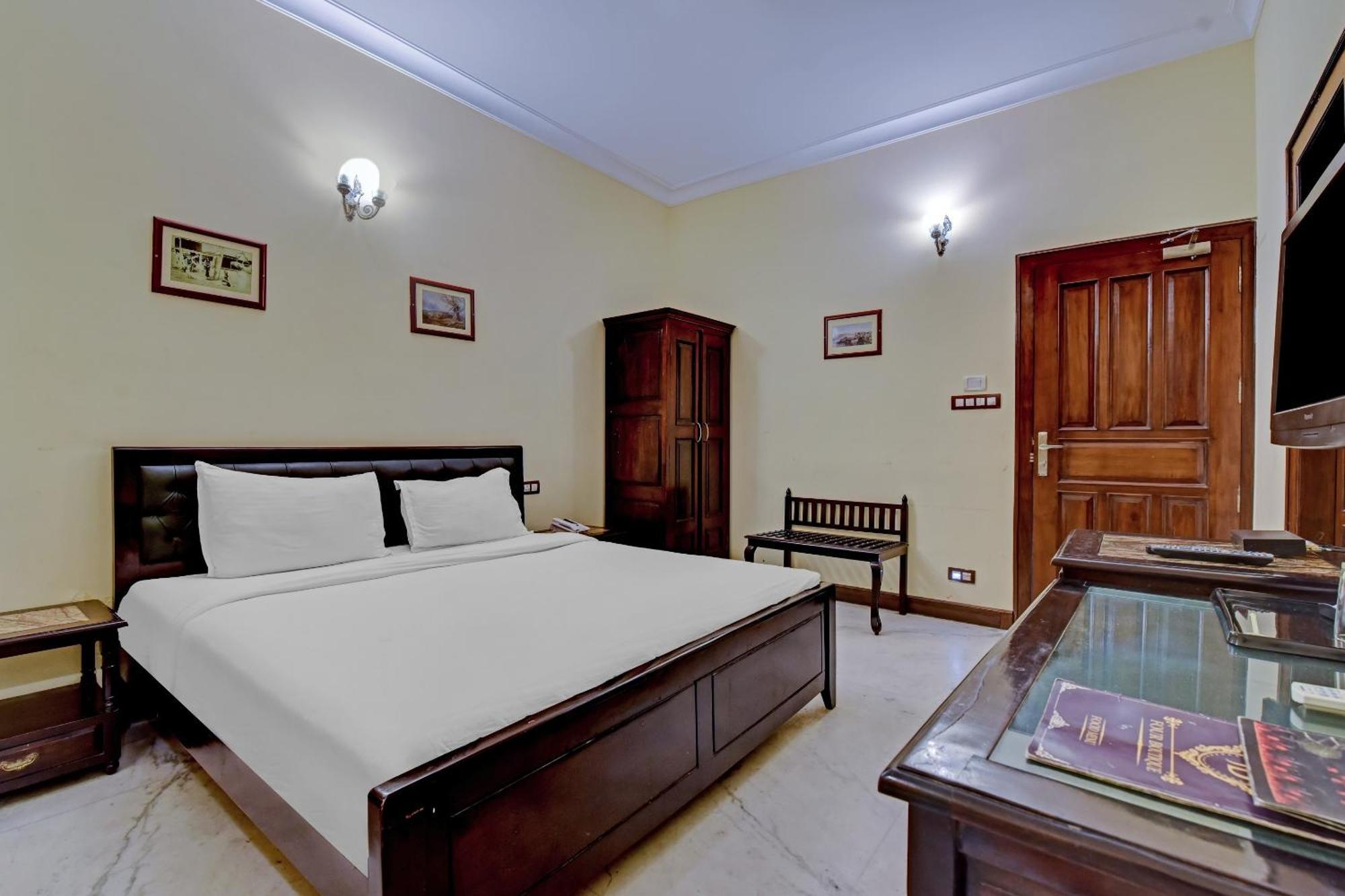 Collection O Hotel Four Boutique Kukas Екстер'єр фото