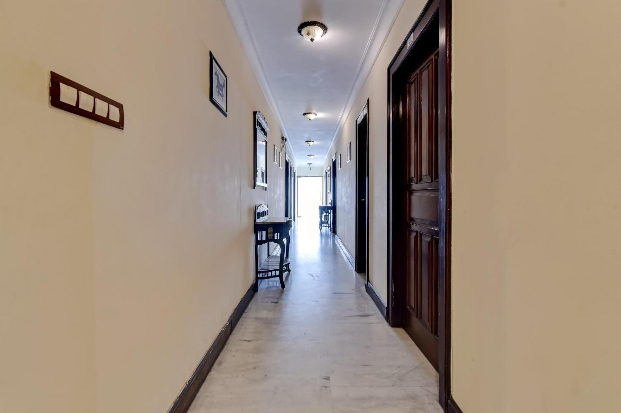 Collection O Hotel Four Boutique Kukas Екстер'єр фото