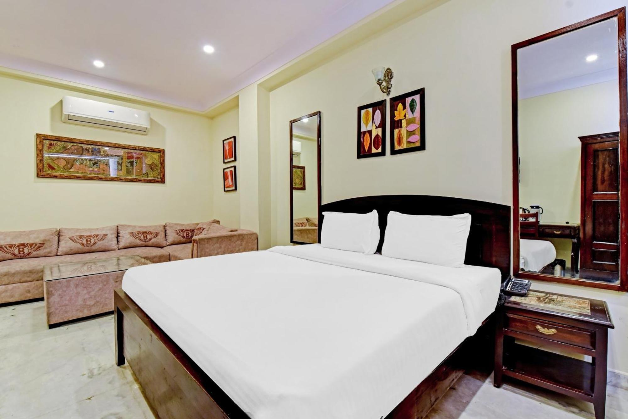 Collection O Hotel Four Boutique Kukas Екстер'єр фото