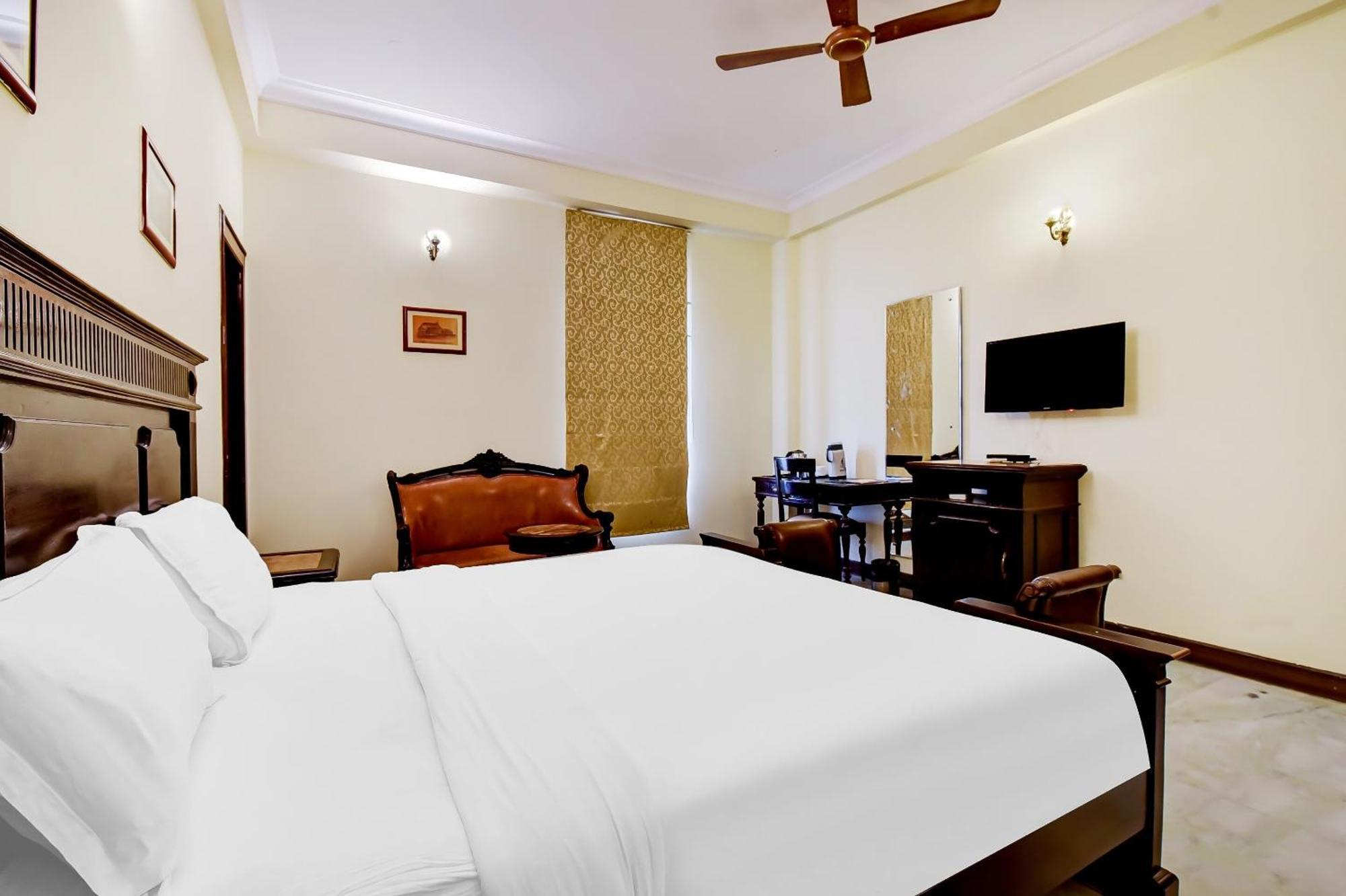 Collection O Hotel Four Boutique Kukas Екстер'єр фото