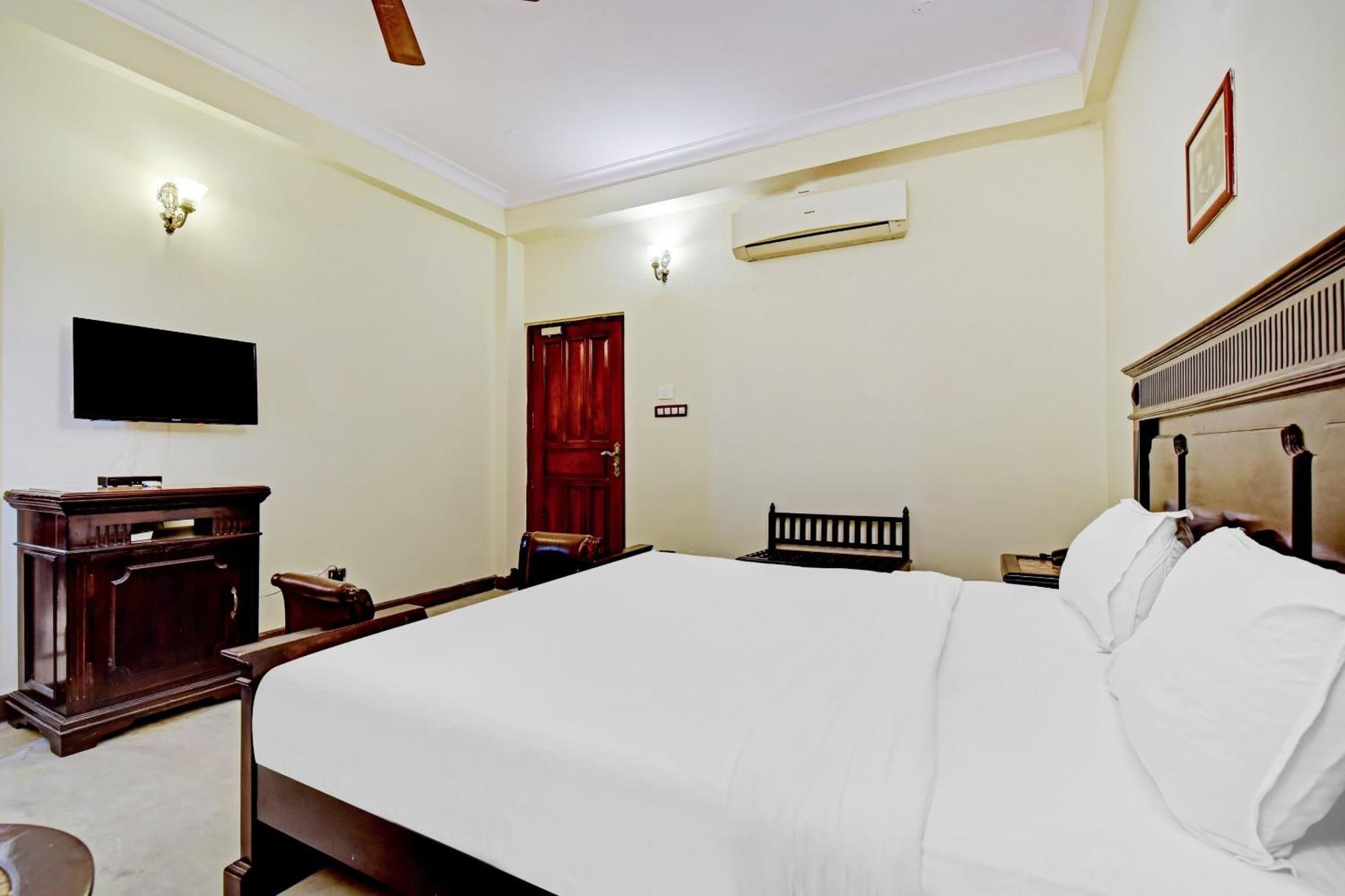 Collection O Hotel Four Boutique Kukas Екстер'єр фото