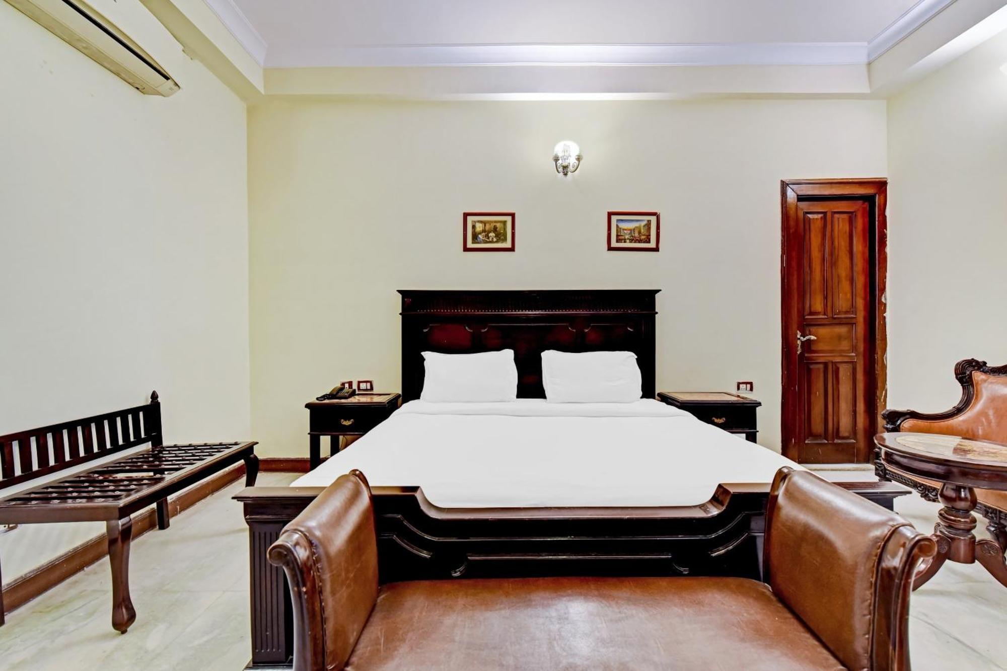 Collection O Hotel Four Boutique Kukas Екстер'єр фото