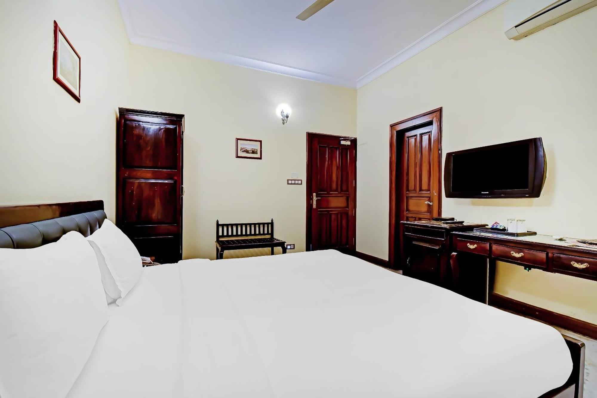Collection O Hotel Four Boutique Kukas Екстер'єр фото