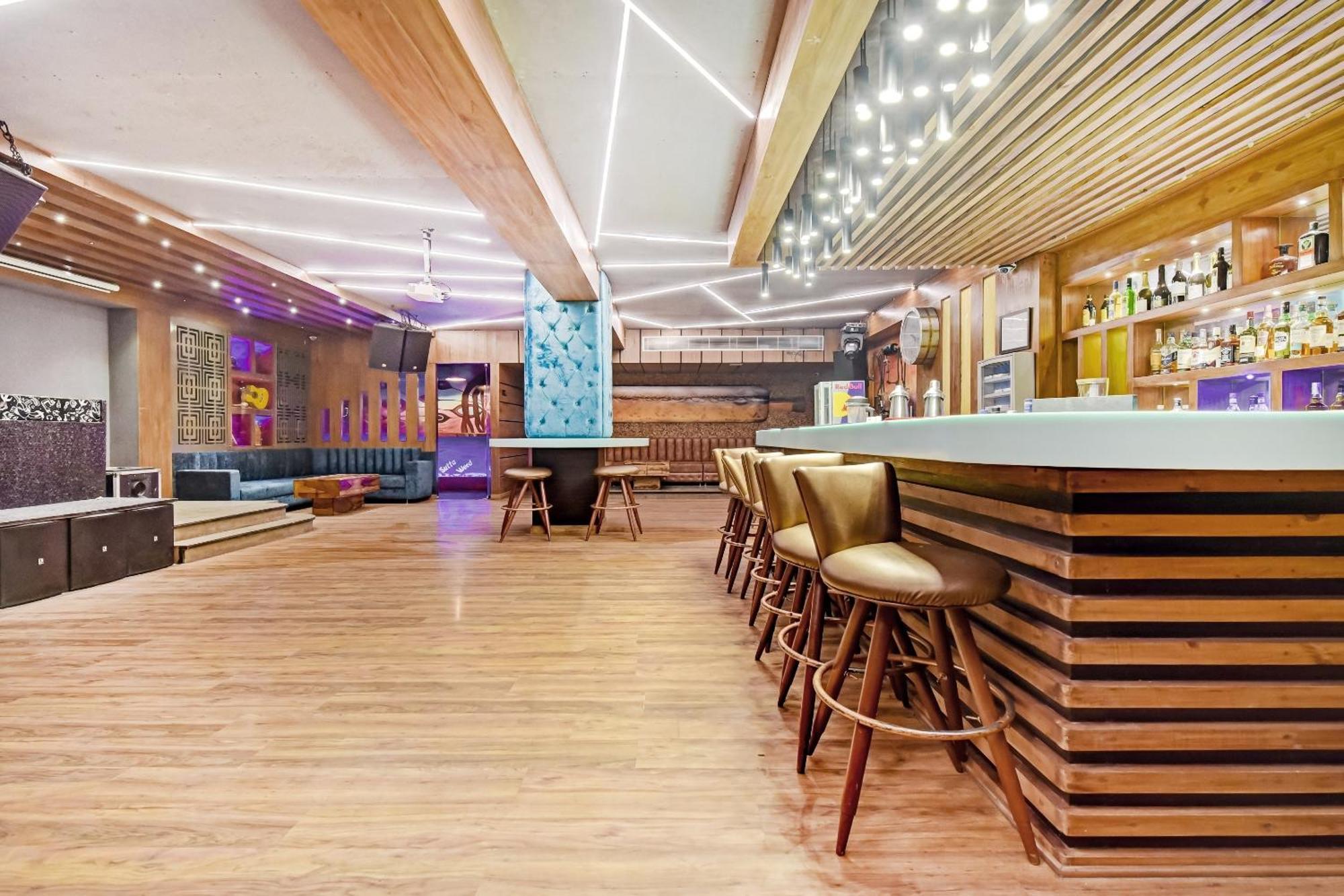 Collection O Hotel Four Boutique Kukas Екстер'єр фото