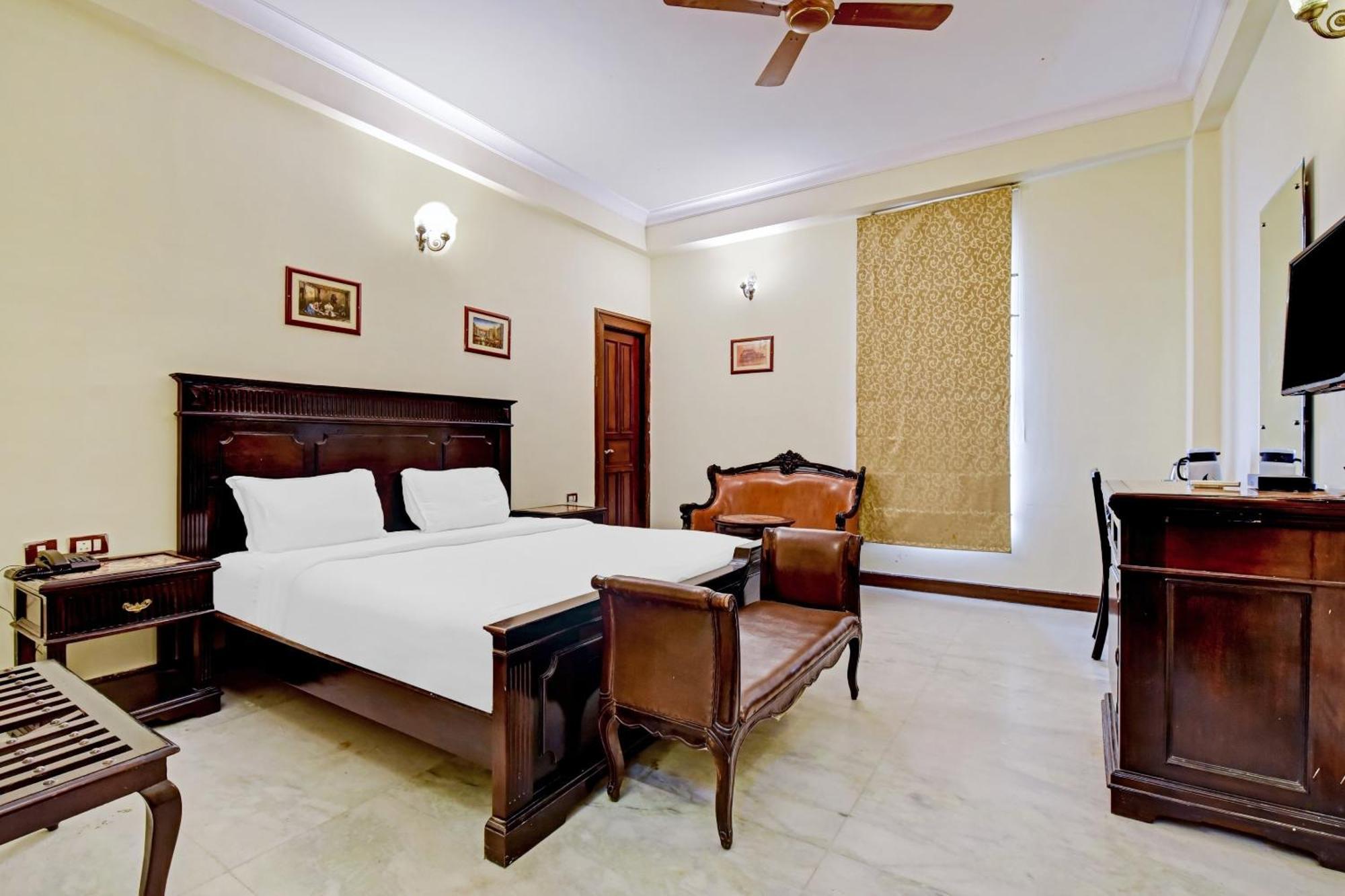 Collection O Hotel Four Boutique Kukas Екстер'єр фото
