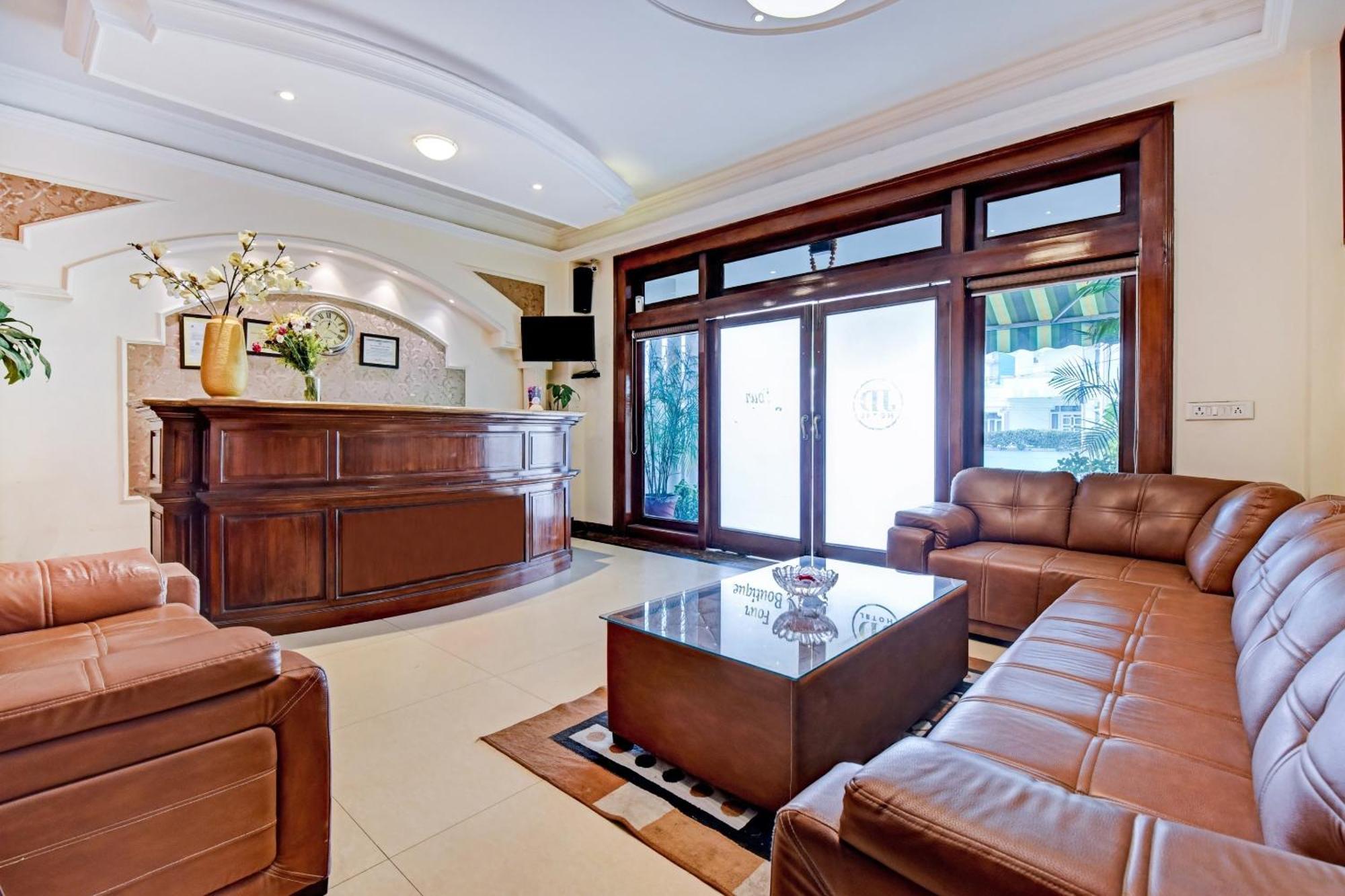 Collection O Hotel Four Boutique Kukas Екстер'єр фото