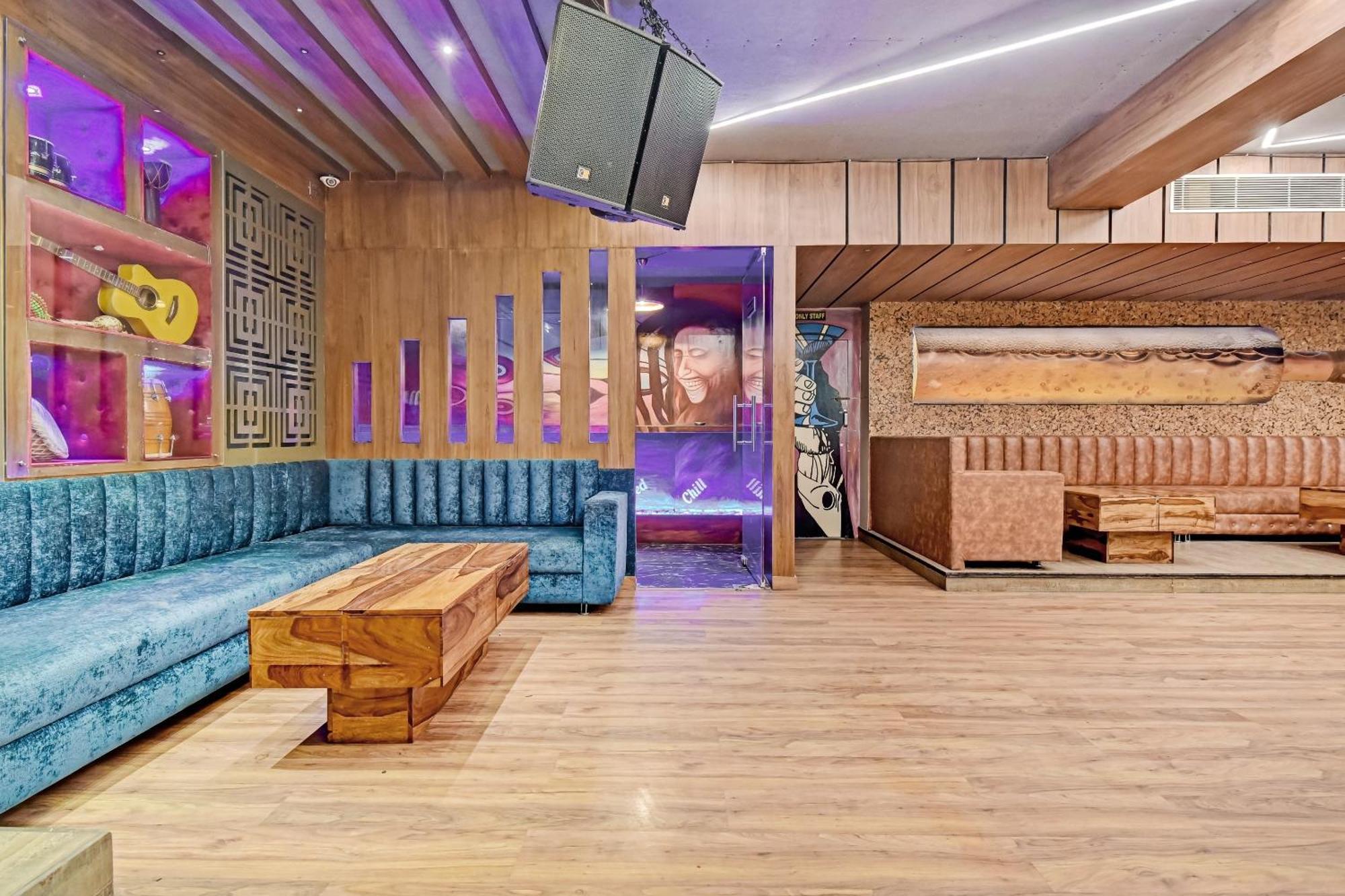 Collection O Hotel Four Boutique Kukas Екстер'єр фото
