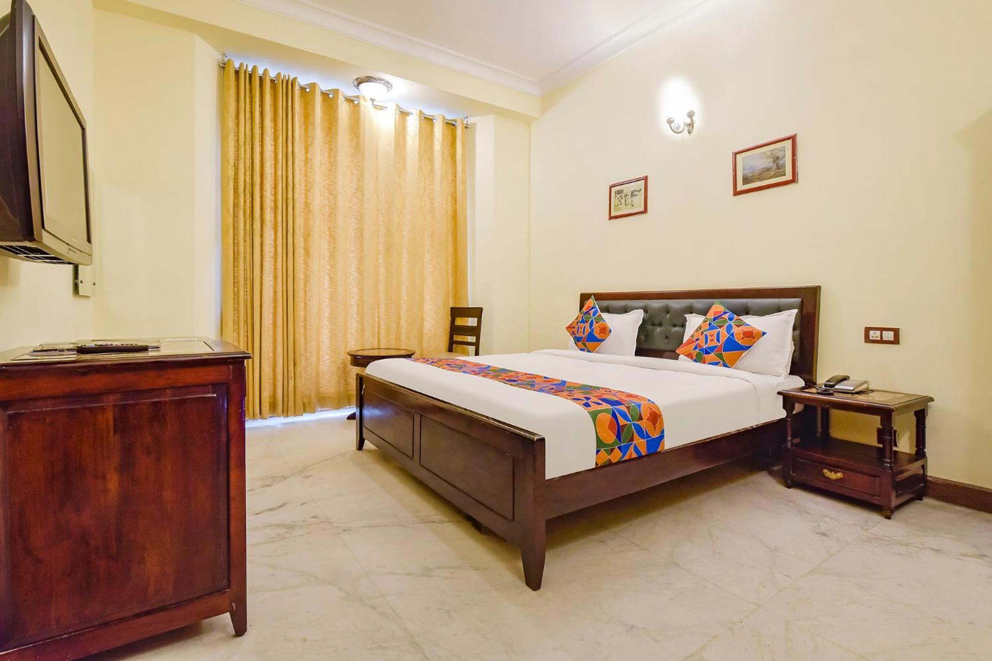Collection O Hotel Four Boutique Kukas Екстер'єр фото