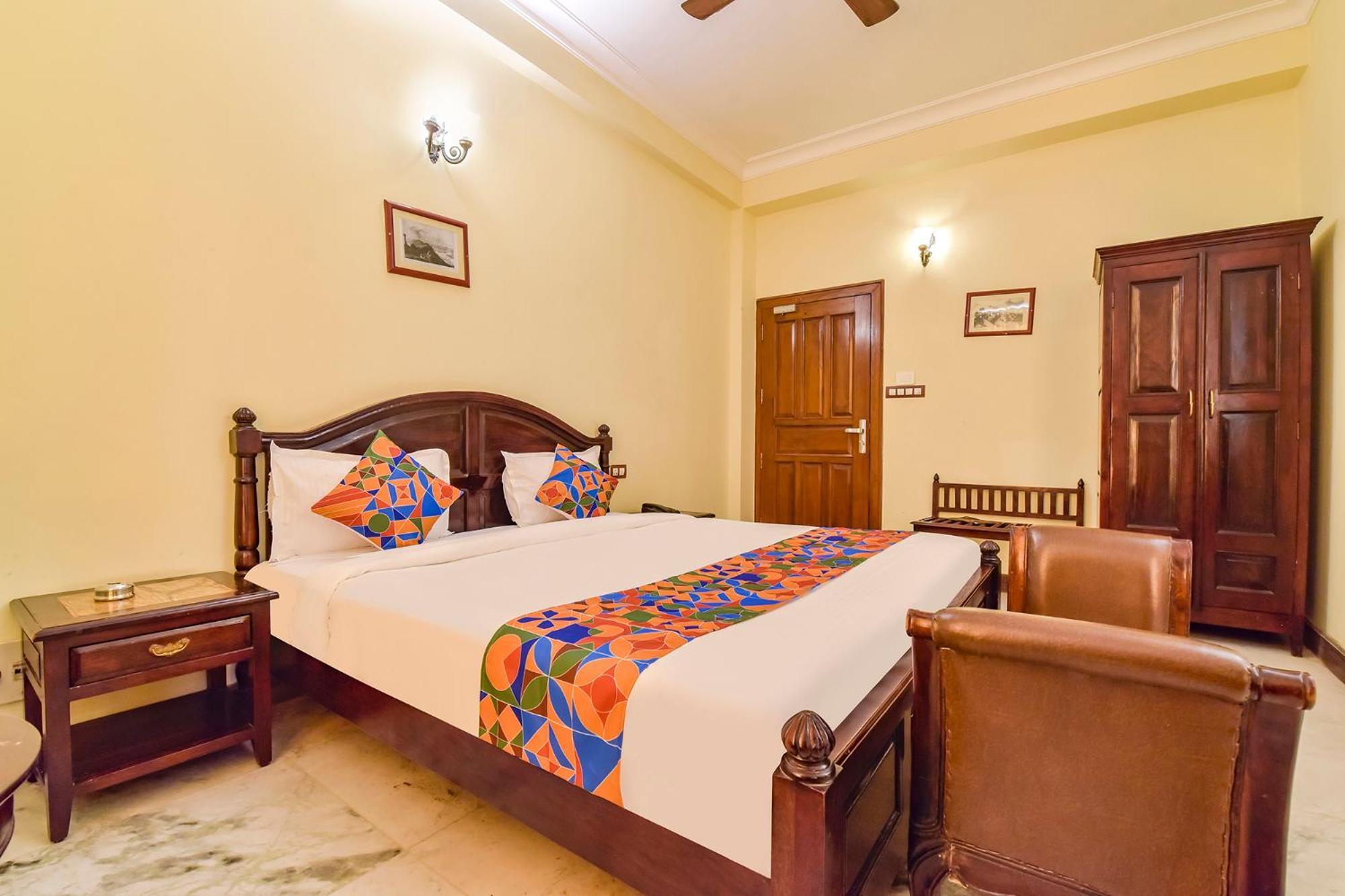 Collection O Hotel Four Boutique Kukas Екстер'єр фото