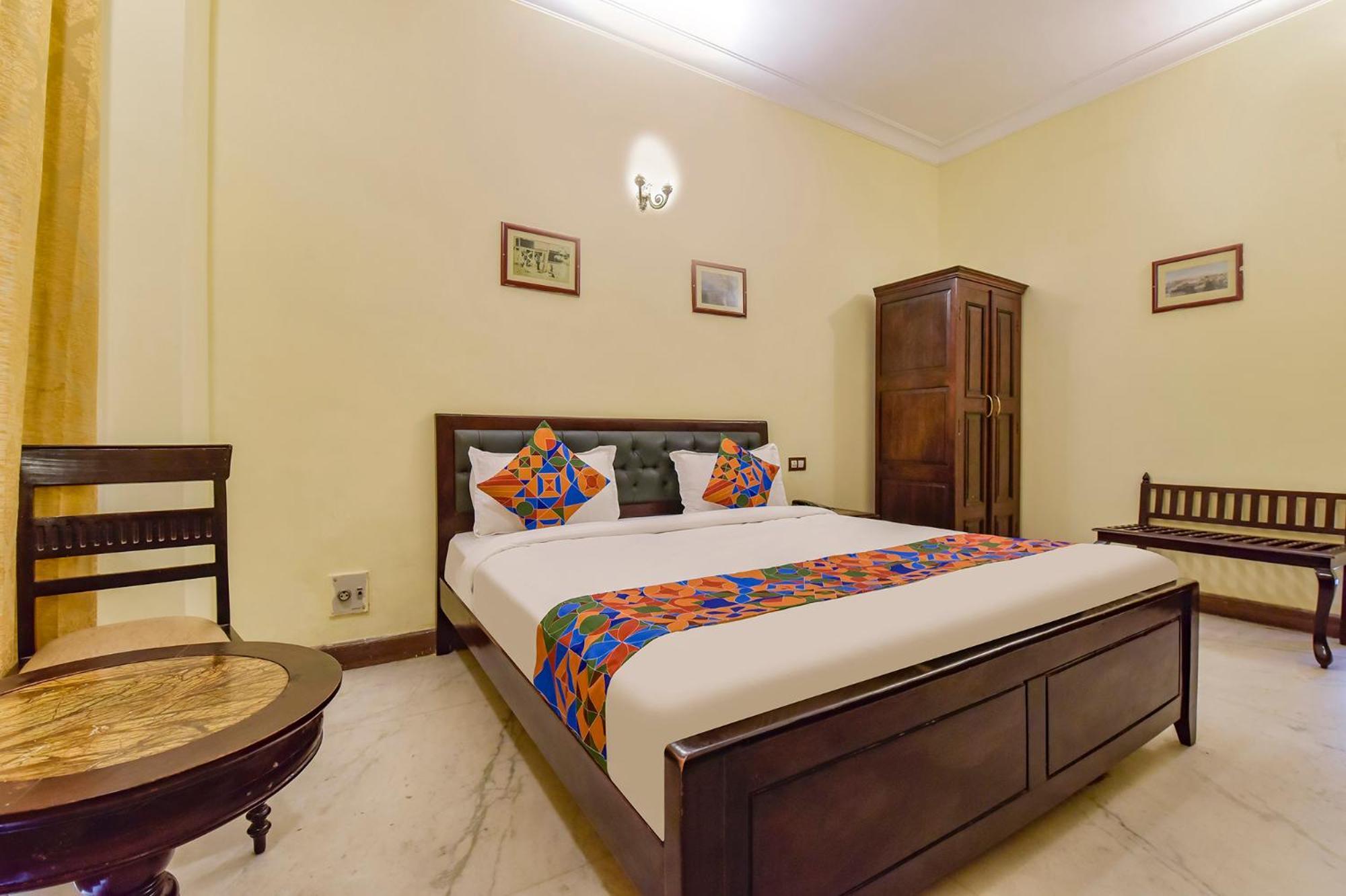 Collection O Hotel Four Boutique Kukas Екстер'єр фото