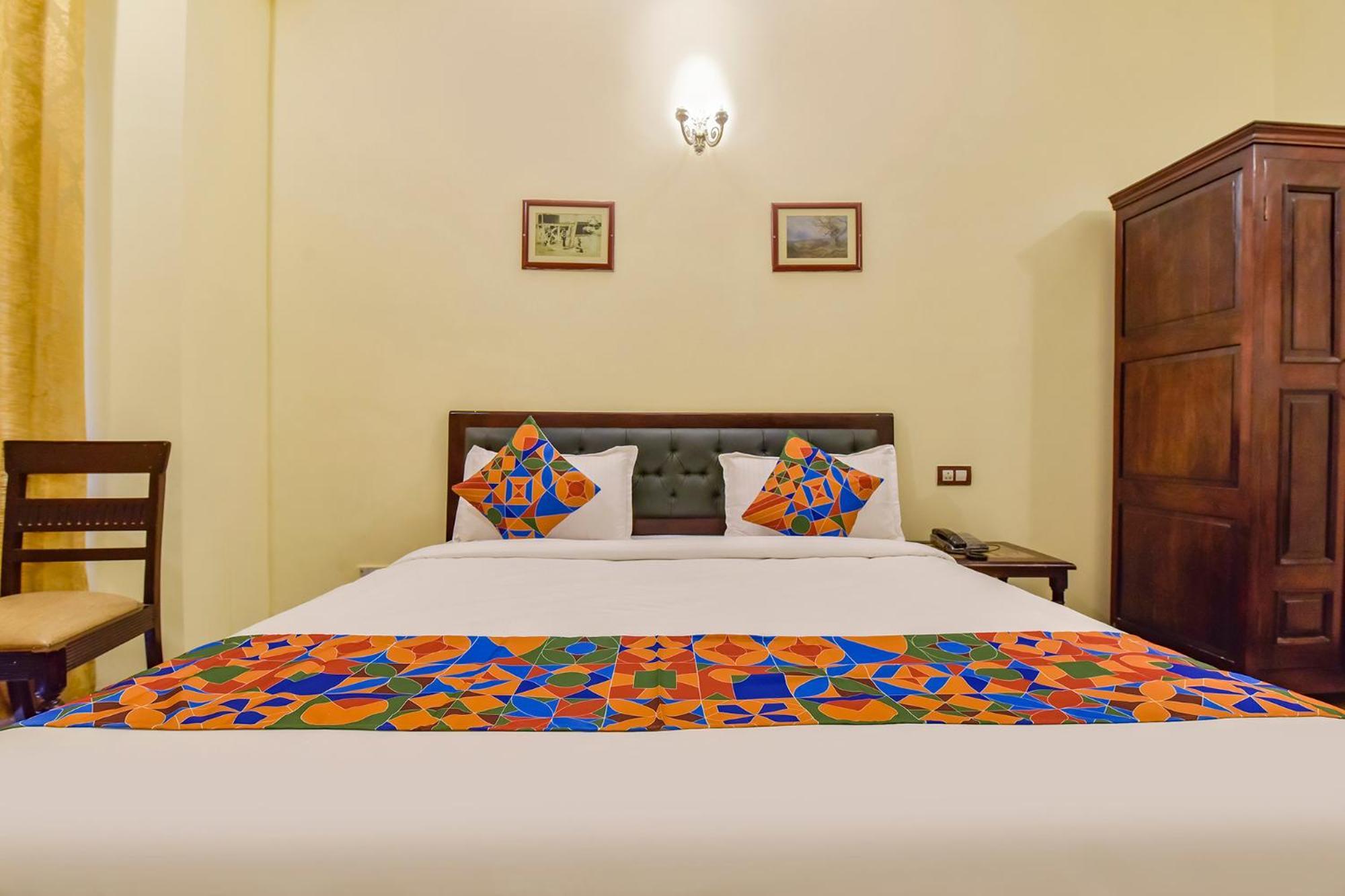 Collection O Hotel Four Boutique Kukas Екстер'єр фото