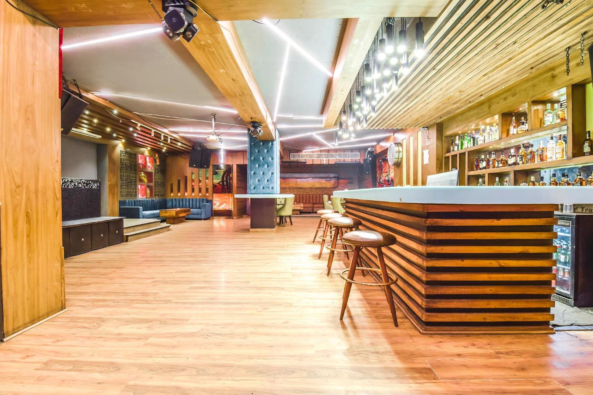 Collection O Hotel Four Boutique Kukas Екстер'єр фото