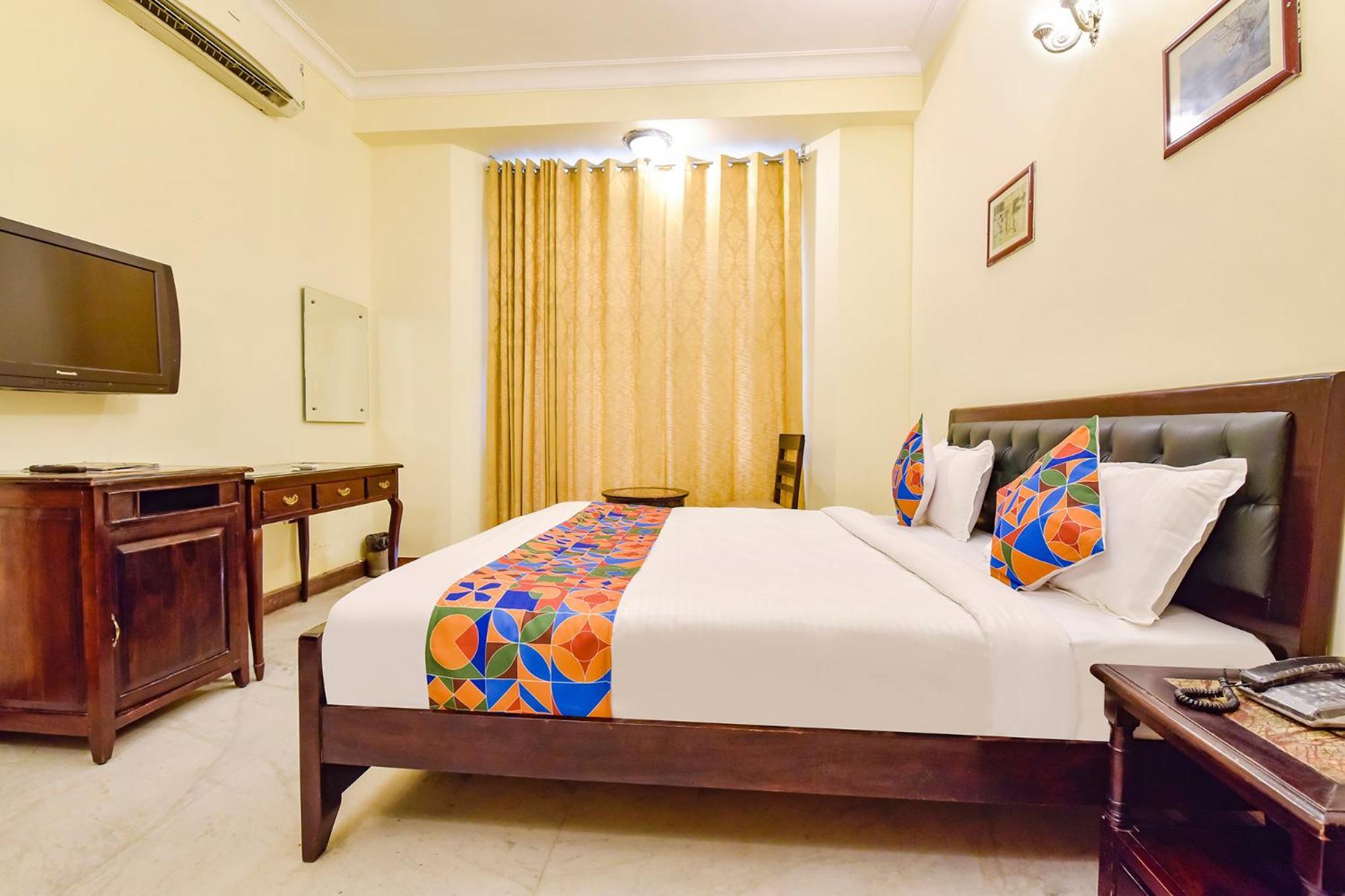 Collection O Hotel Four Boutique Kukas Екстер'єр фото