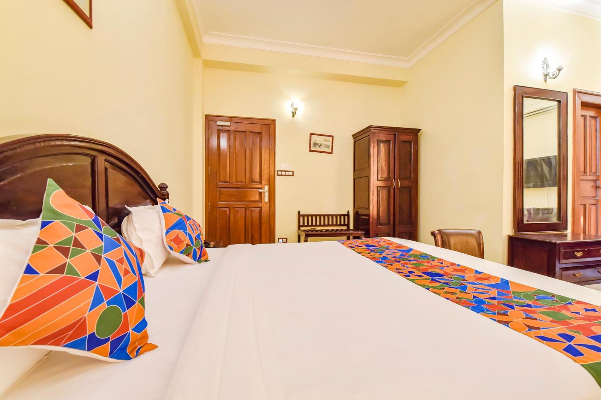 Collection O Hotel Four Boutique Kukas Екстер'єр фото